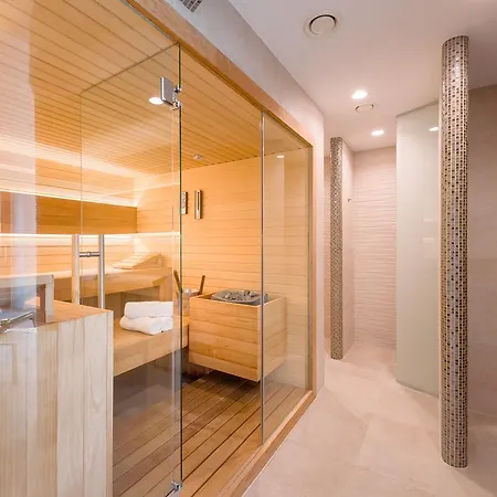 Bel Etage Luxury Rooms 4*
